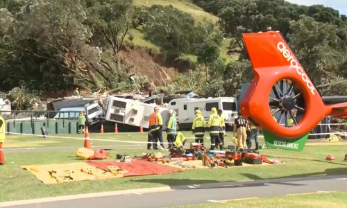 Rescatistas buscan a desaparecidos tras aludes de tierra en Nueva Zelanda