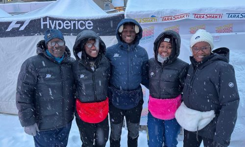 Trillizos adolescentes representan a Jamaica: uno compite en Olímpicos, dos animan tras quedar fuera