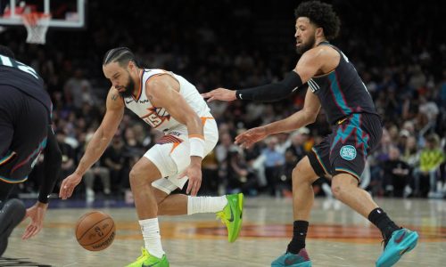 Dillon Brooks anota 40 puntos, un récord personal, y Suns doblegan a Pistons por 114-96
