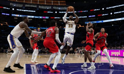 Luka y LeBron llevan a los Lakers a la victoria 110-93 sobre los Raptors