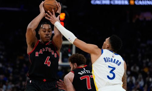 Quickley anota 40 puntos y Raptors doblegan a Warriors en 1er partido de Golden State sin Butler