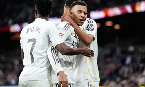 Real Madrid es abucheado por aficionados antes de vencer 2-0 a Levante