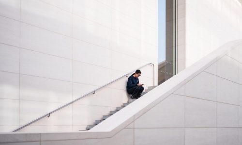 Influencers combaten la adicción a las redes sociales