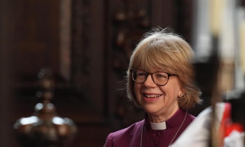 Sarah Mullally es confirmada como arzobispa de Canterbury, 1ra mujer en liderar la Iglesia anglicana