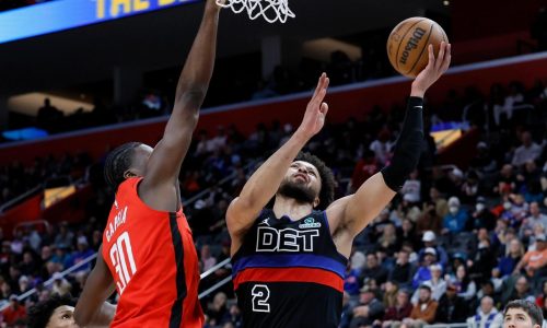 32 puntos de Durant ayudan a Rockets a romper la racha de cuatro victorias de Pistons