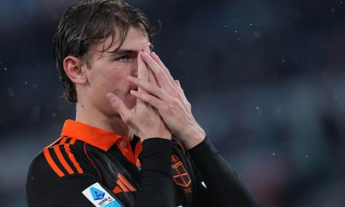 Nico Paz anota dos goles pese a fallar un penal y Como vence 3-0 a Lazio en la Serie A