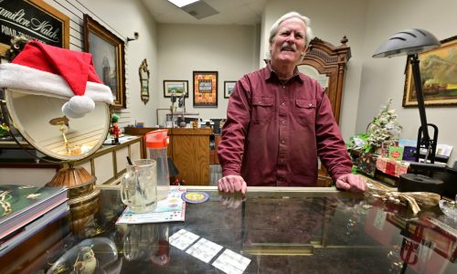 Double-Decker Downtown: After 43 years, Paul Hartquist’s personal service keeps skyway jewelry store shining