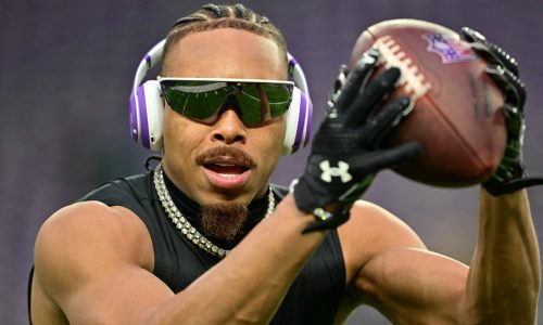 Vikings star Justin Jefferson eclipses 1,000 yards to keep his streak alive