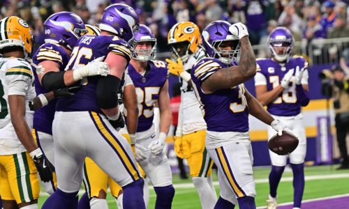 Vikings beat undermanned Packers to finish above .500