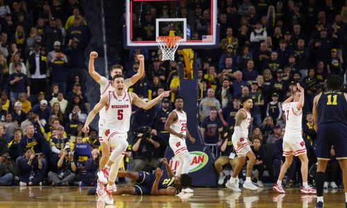 College basketball: Wisconsin beats No. 2 Michigan to give Wolverines 1st loss of the season