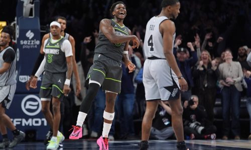 Timberwolves rally to stun Spurs