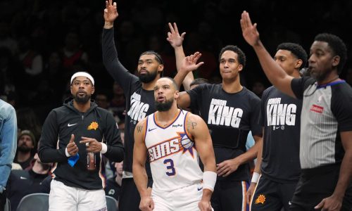 Brooks y Booker impulsan a los Suns a una victoria 126-117 sobre los Nets en apuros