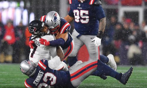 Maye lanza tres pases de TD, Stroud sufre cuatro intercepciones y Patriots ganan 28-16 a Texans