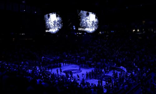 Timberwolves guardan minuto de silencio por Renee Good, muerta a manos de agente del ICE