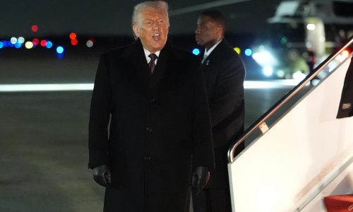 Trump afirma que EEUU usó arma secreta para desactivar equipo venezolano en operativo contra Maduro