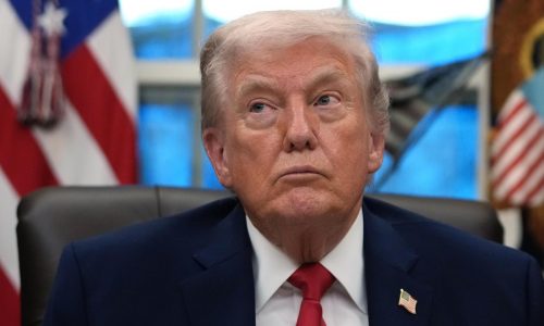 Trump threatens tariffs on any country selling oil to Cuba, a move that puts pressure on Mexico