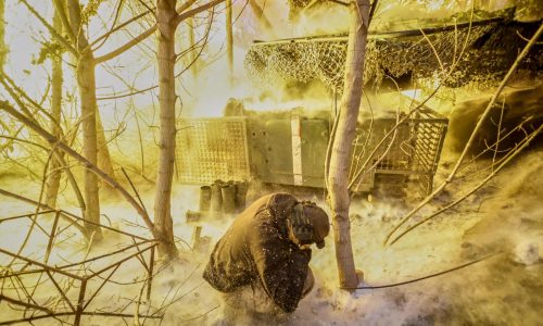 Rusia golpea de nuevo la red eléctrica de Ucrania mientras continúan los esfuerzos de paz de EEUU