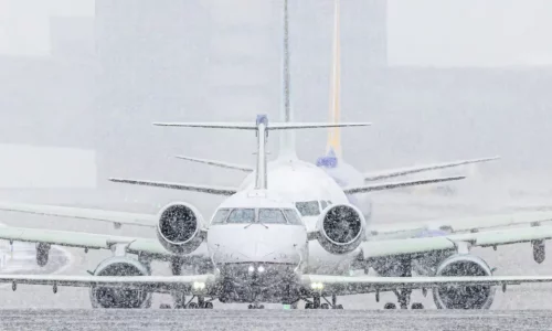 US Airlines Issue Travel Waivers as Winter Storm Threatens Widespread Disruption