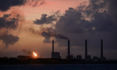 US pushes for quickest fixes to boost Venezuela oil output