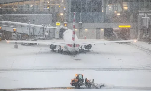 US Storm Leaves Over 880,000 Without Power, 10,000 Flights Canceled