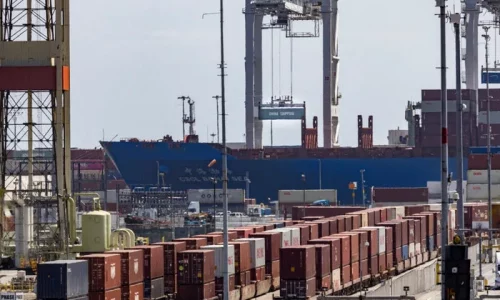 US Trade Deficit Narrows Sharply to Lowest Level Since 2009