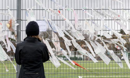 El papa busca consolar a familias de víctimas de incendio en Suiza