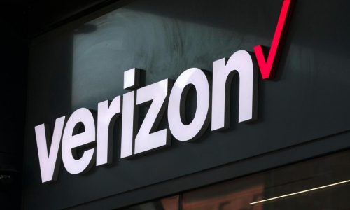 Ticker: Verizon resolves widespread outage; Mortgages hit 3-year low 