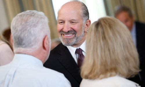 Ticker: Lutnick meets with homebuilders; Ukraine strikes Russian oil operations 