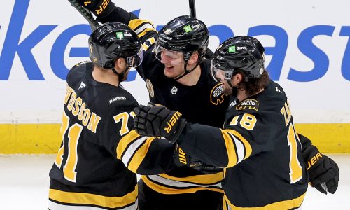 On Zdeno Chara’s big night, Bruins play their part