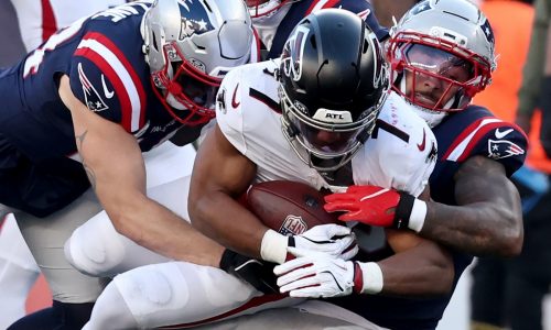 Two Patriots defensive starters’ status uncertain for Super Bowl