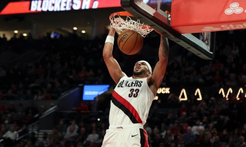 Camara brilla y los Trail Blazers usan un tercer cuarto de 49 puntos para vencer 135-118 a los 76ers