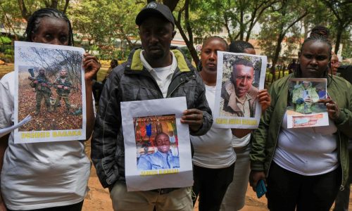 Policía de Kenia arresta a un hombre acusado de reclutar combatientes para Rusia en Ucrania