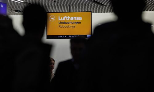Huelgas de pilotos y tripulantes alemanes obligan a Lufthansa a cancelar vuelos