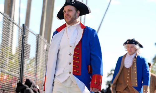 Bruins arrive in style for Stadium Series game vs. Lightning