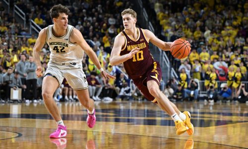 Gophers succumb to big run in loss to No. 3 Michigan