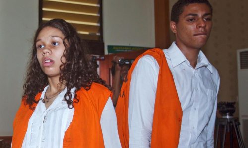 Indonesia libera y deporta a estadounidense que pasó 11 años preso por el “asesinato de la maleta”