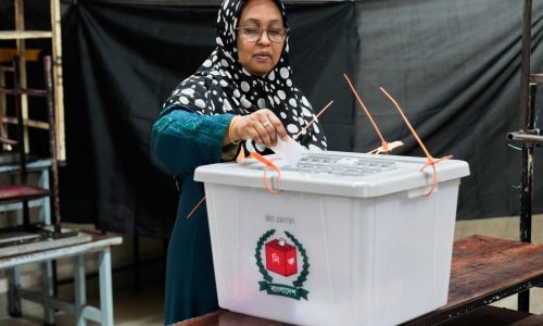 Bangladesh vota en primeras elecciones desde el alzamiento que derrocó a Hasina en 2024