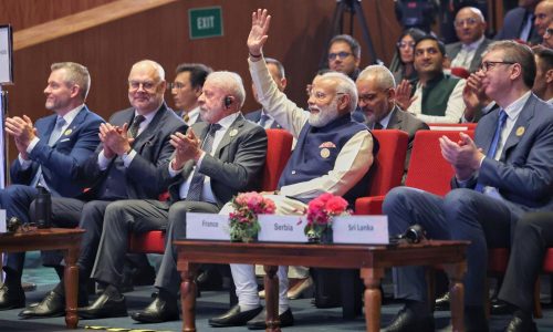 Modi presenta a India como centro mundial de inteligencia artificial en cumbre sobre IA