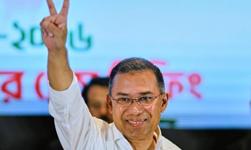 El nuevo primer ministro de Bangladesh jura el cargo tras su aplastante victoria electoral