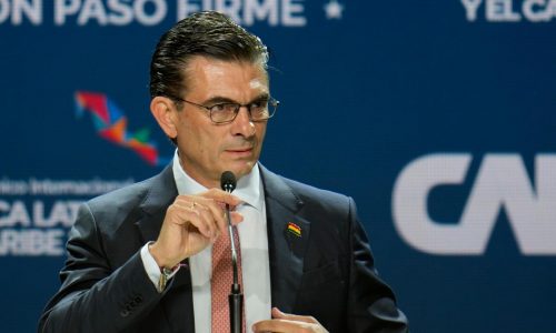 Bolivia inicia año escolar con la prohibición del uso de celulares en el aula