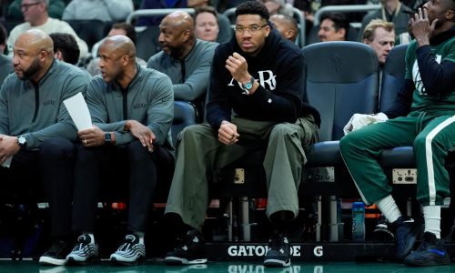 Rivers no descarta que Antetokounmpo vuelva esta temporada con los Bucks