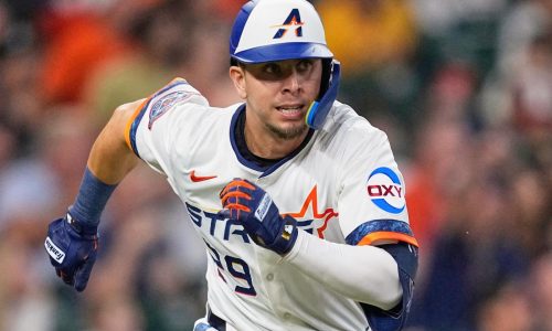 Cardenales firman al infielder Ramón Urías por 1 año con opción mutua para 2027