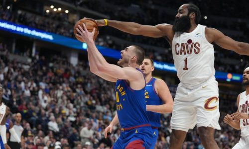 Donovan Mitchell y James Harden lideran a los Cavs en victoria 119-117 sobre los Nuggets
