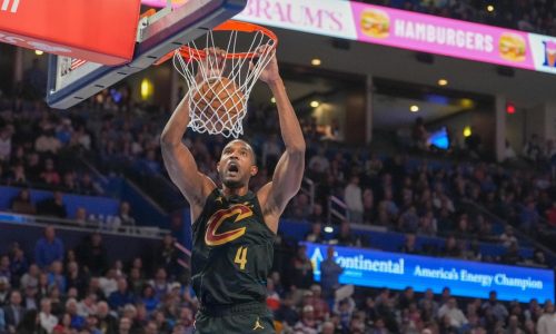 Thunder supera bajas y anota 21 triples para vencer 121-113 a Cavaliers que pierden racha