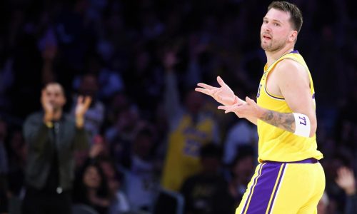 Doncic anota 38 y Lakers resisten apenas para superar 125-122 a Clippers