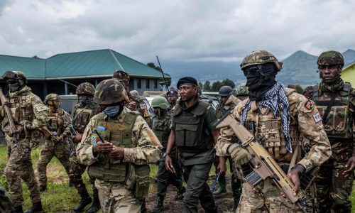 Residentes de ciudad de este del Congo temen enfermedades tras hallazgo de fosas comunes