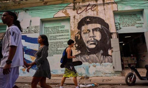 Entrevista AP: Sanidad en Cuba entra en tensión por cerco energético de EEUU, señalan autoridades