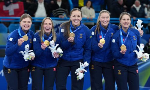 Suecia vence a Suiza y gana el oro en curling femenino en los Juegos de Invierno