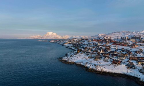 Militares daneses evacúan a un submarinista estadounidense por urgencia médica cerca de Groenlandia
