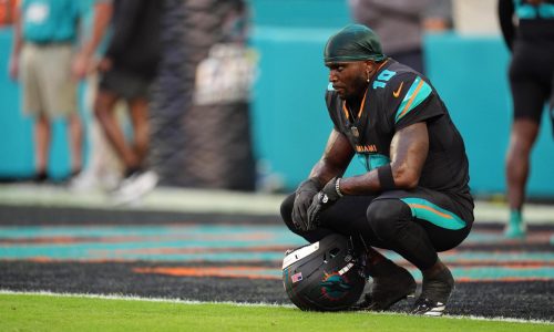Los Dolphins dejan libre al receptor Tyreek Hill entre grandes recortes de su plantilla